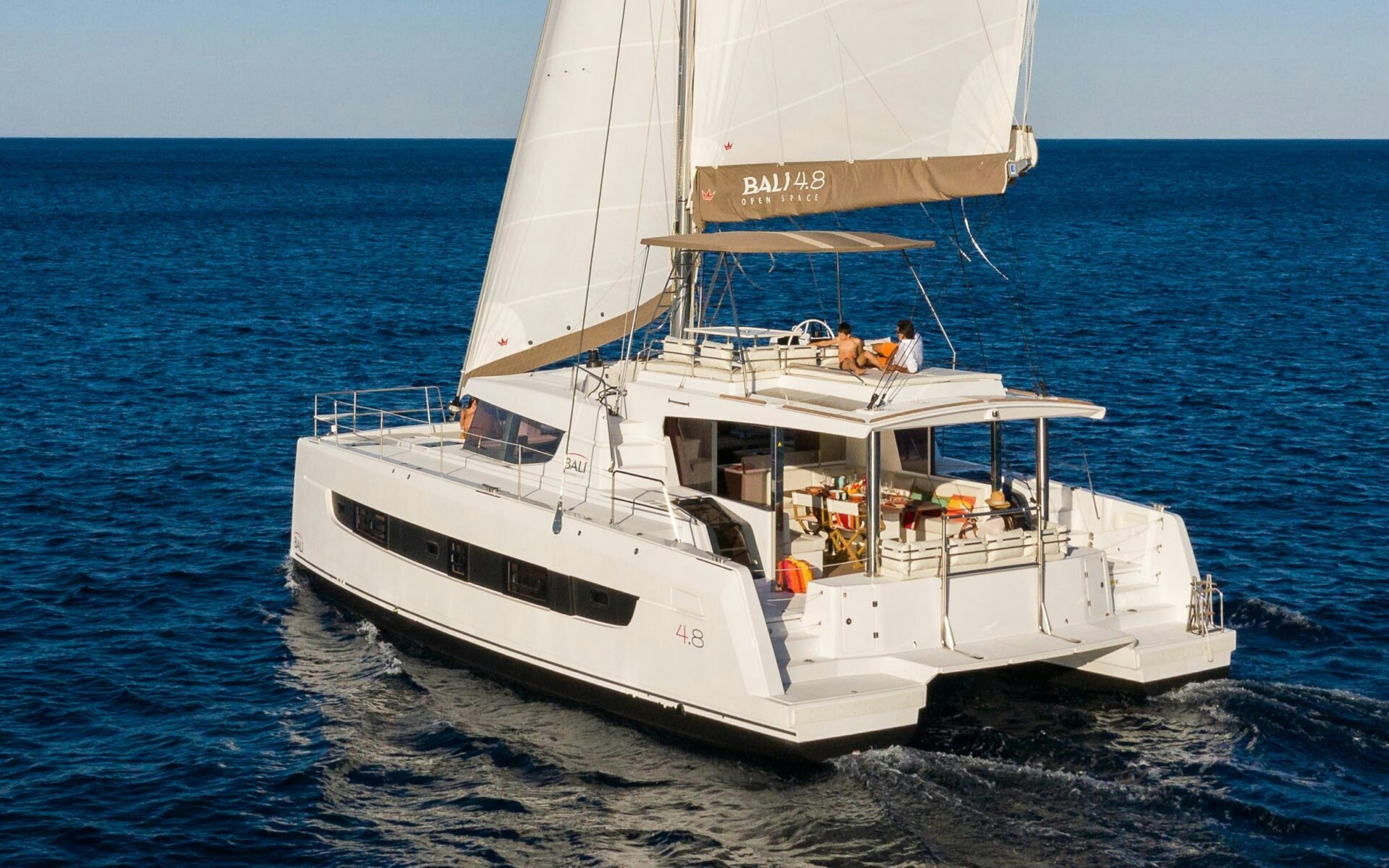 choose the Bali 4.8 catamaran as your new boat